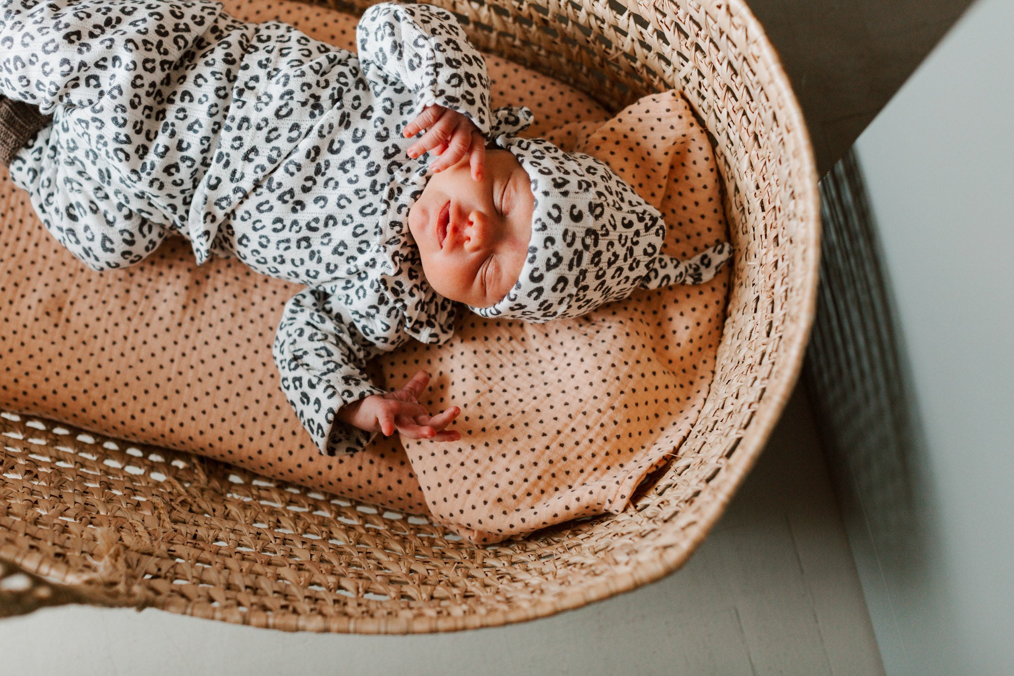 Newborn collar shirt | Ecru w/ animal print